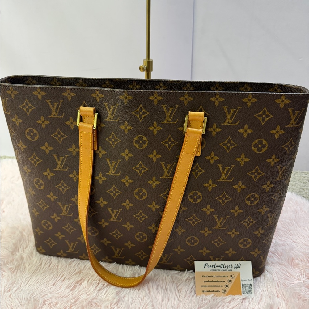 LOUIS VUITTON
Monogram Canvas Luco Tote Bag